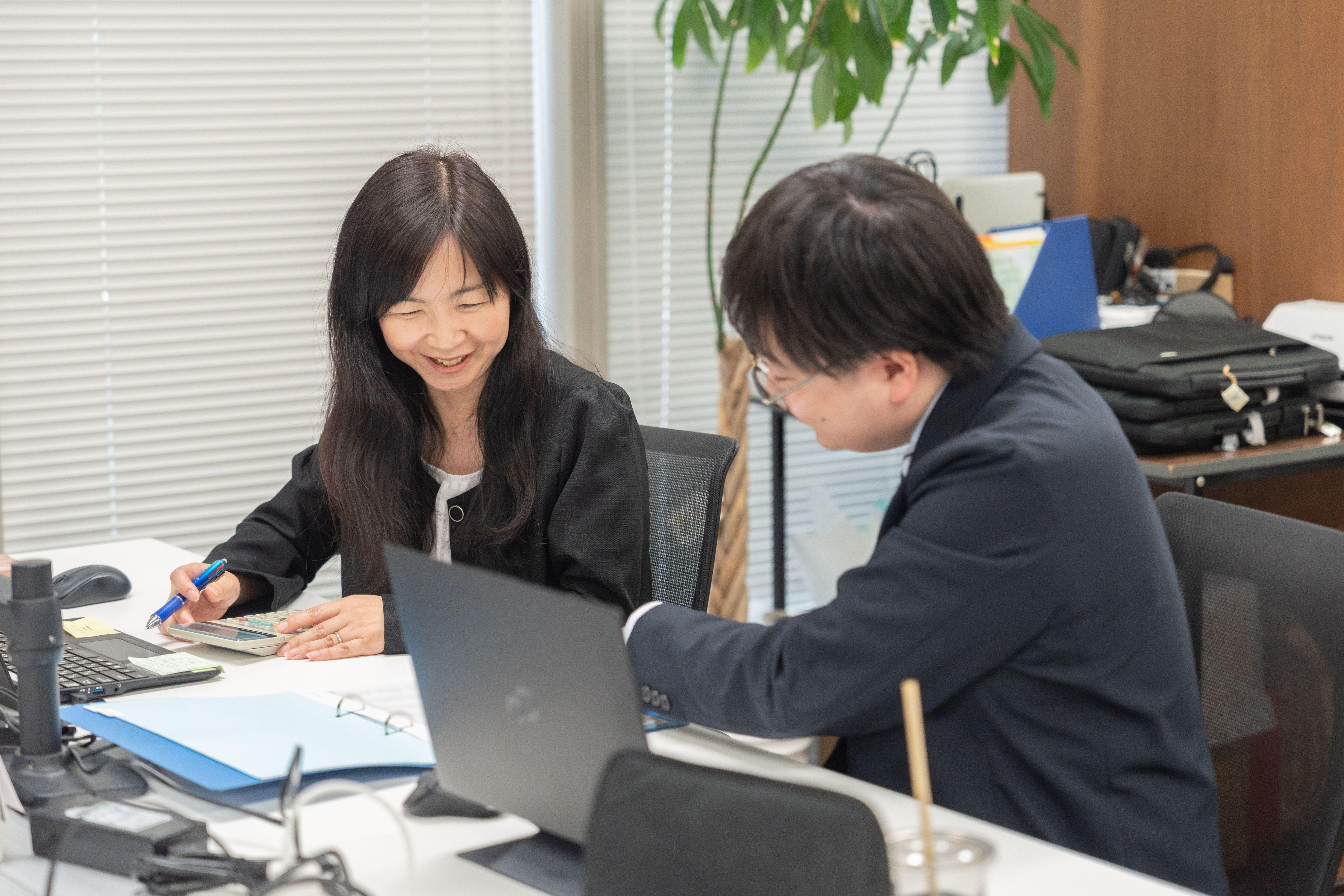 明るい雰囲気の職場であるということも　　　　　特徴の一つです。