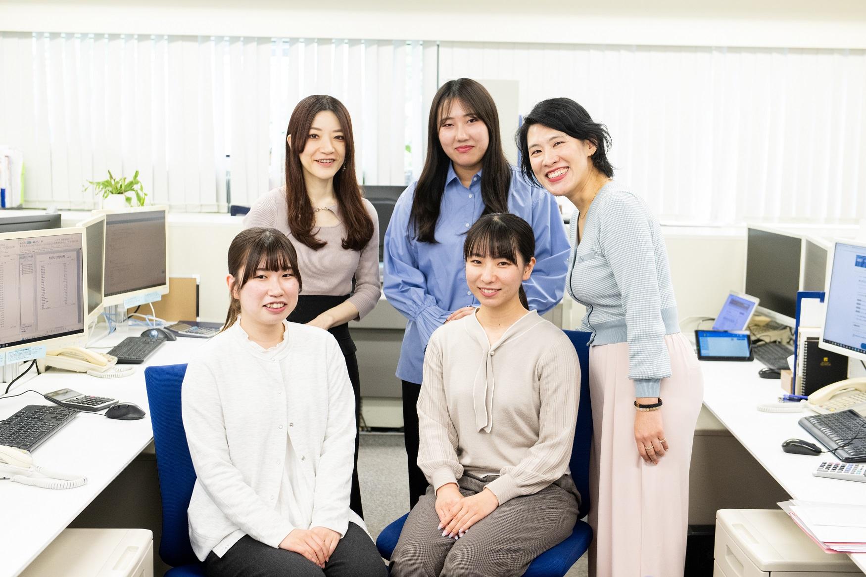 女性スタッフ
