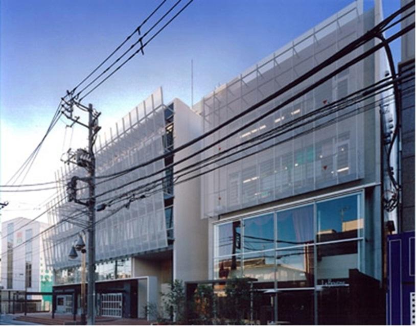 東急東横線・大井町線自由が丘駅より徒歩2分・目黒線の奥沢駅徒歩5分の税理士事務所です。駅までの道のりも明るいです。