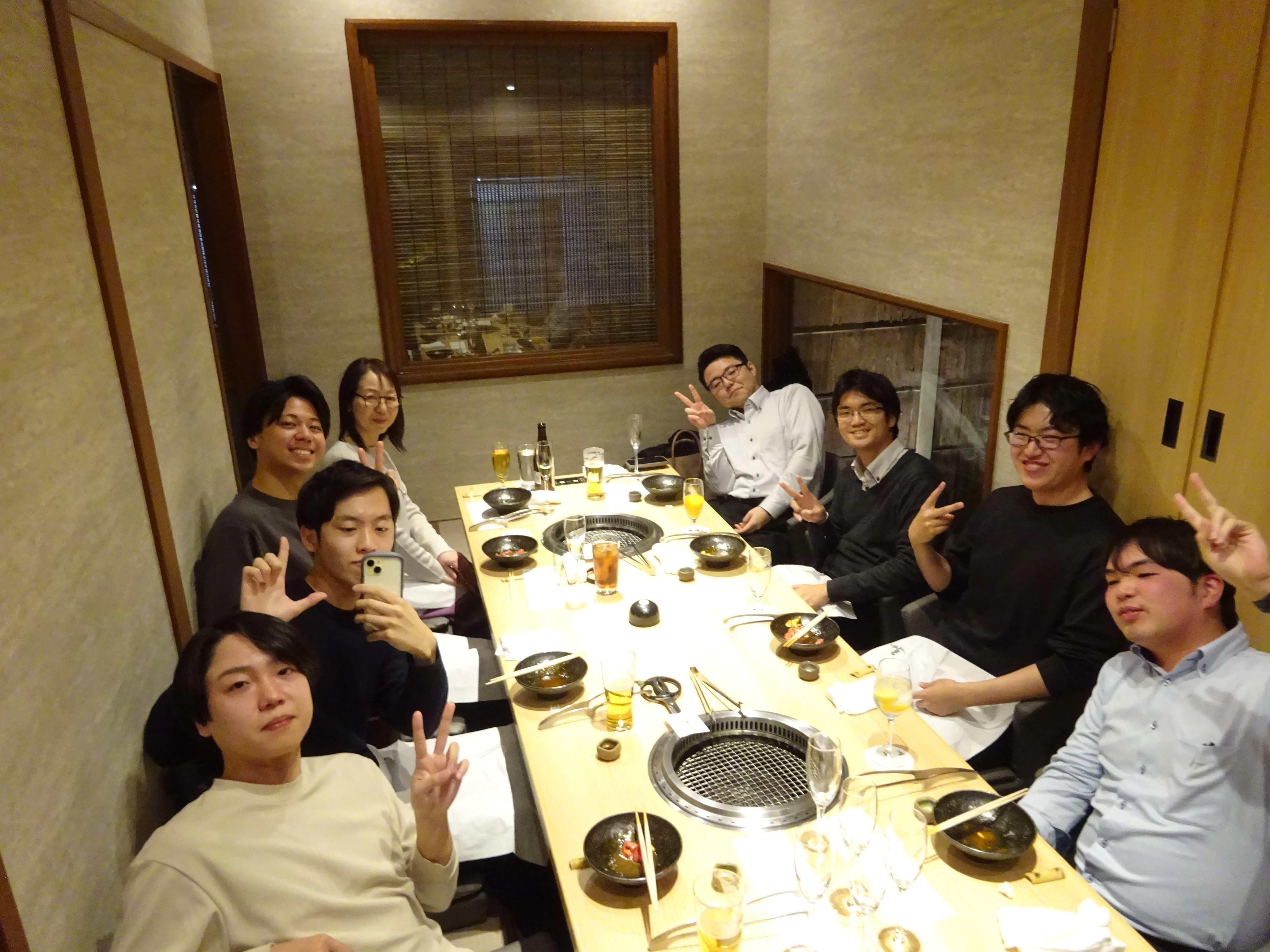 年に数回、賑やかに仲良くお食事会を楽しみます。食事等は会社負担です♪